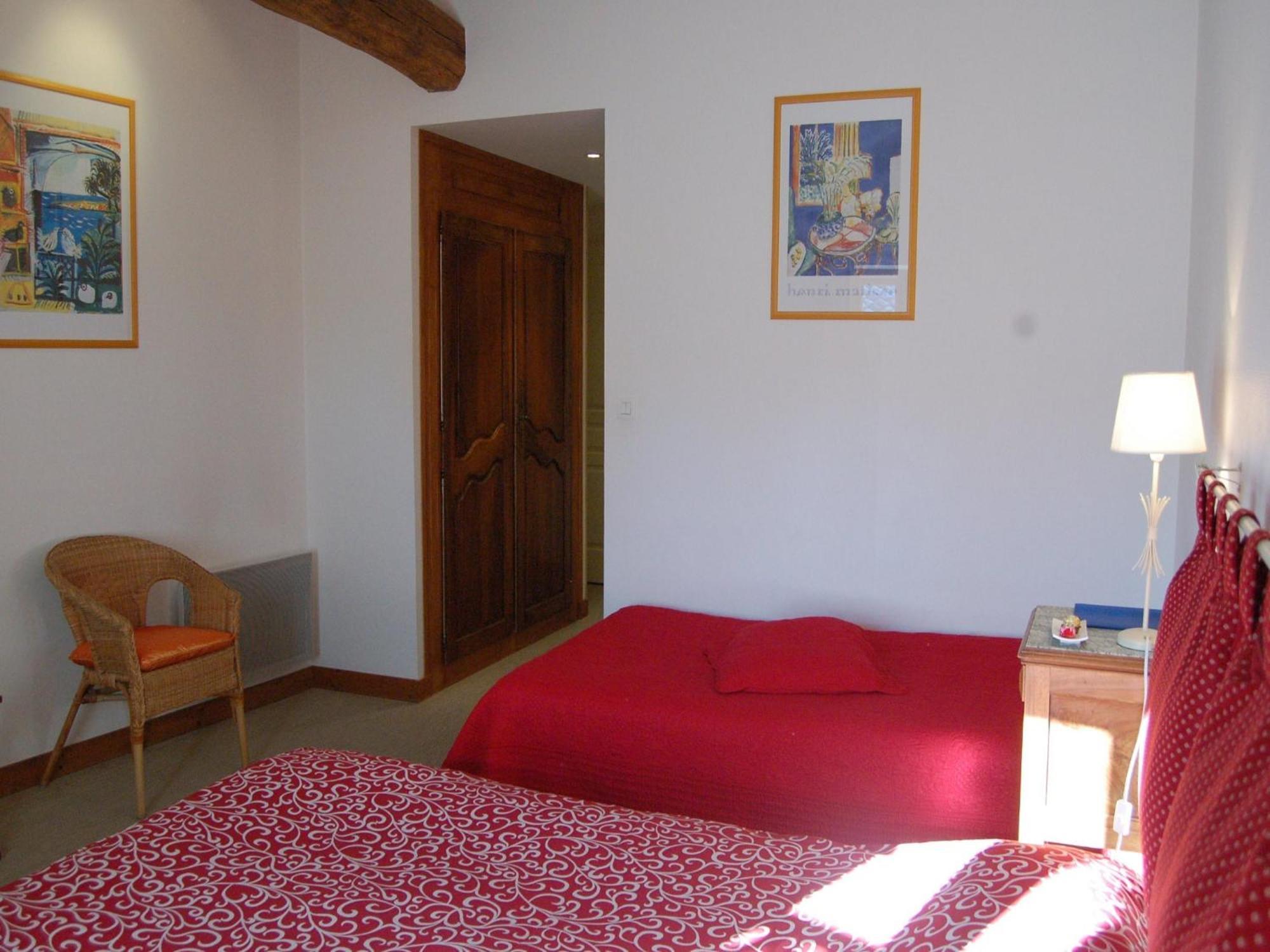 Hotel Du Donjon Aulnay  Room photo