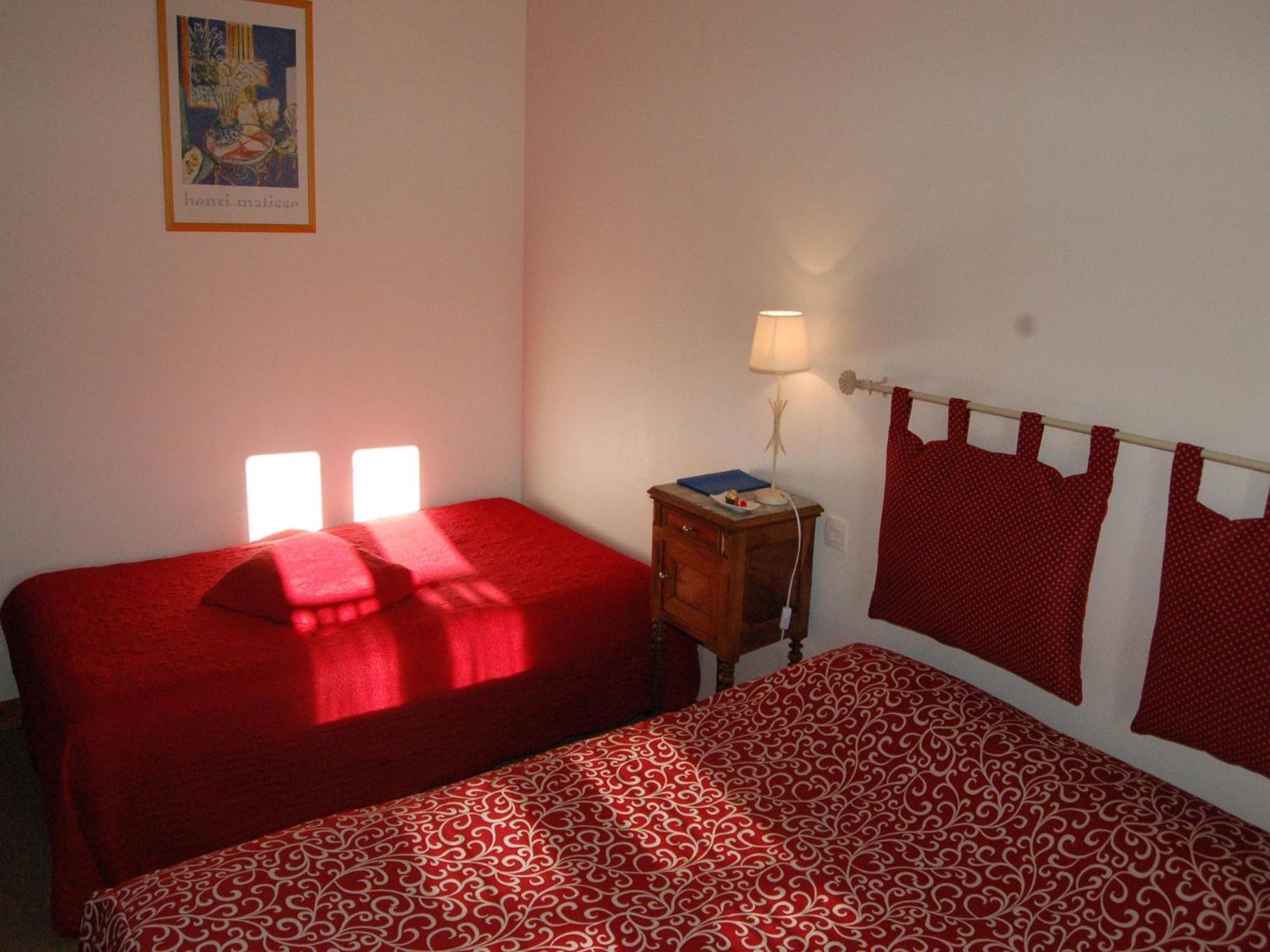 Hotel Du Donjon Aulnay  Room photo