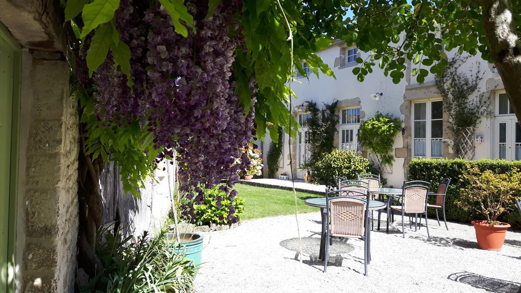 Hotel Du Donjon Aulnay  Exterior photo