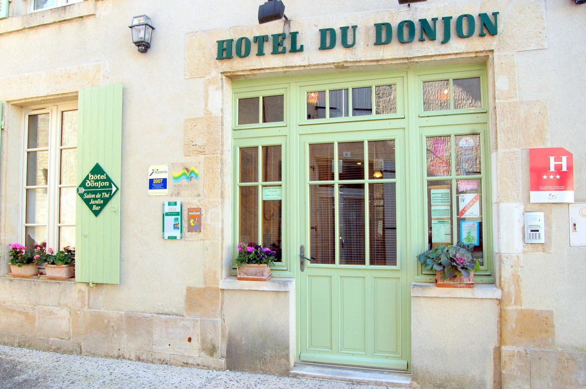 Hotel Du Donjon Aulnay  Exterior photo